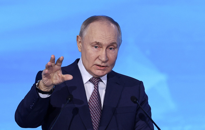 Tổng thống Vladimir Putin phát biểu tại phiên họp toàn thể của Diễn đàn Công nghệ Tương lai ngày 21/2 tại Moskva. Ảnh: Reuters