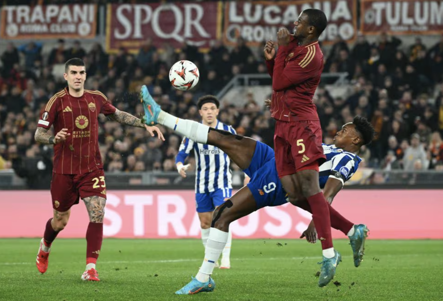 Porto gục ngã trước AS Roma, Ajax ngược dòng giành vé Europa League- Ảnh 1.