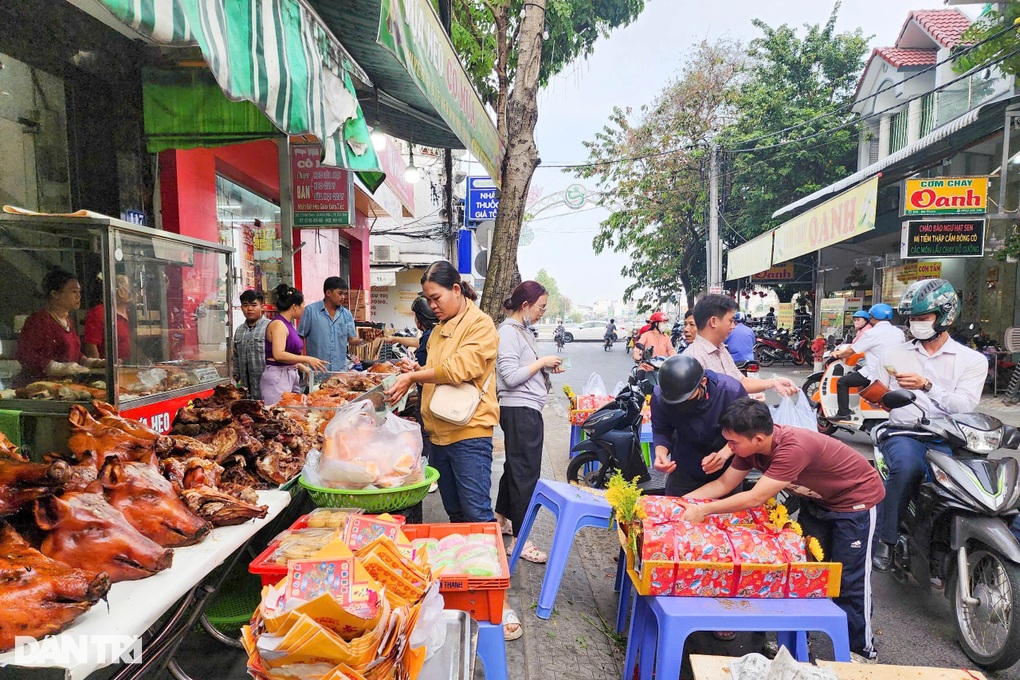 Quán cá lóc nướng Cần Thơ thu hơn 100 triệu đồng sáng ngày vía Thần Tài - 2