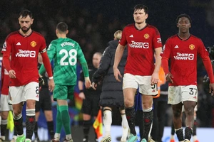 Man United khủng hoảng, Man City mệt mỏi vì Haaland