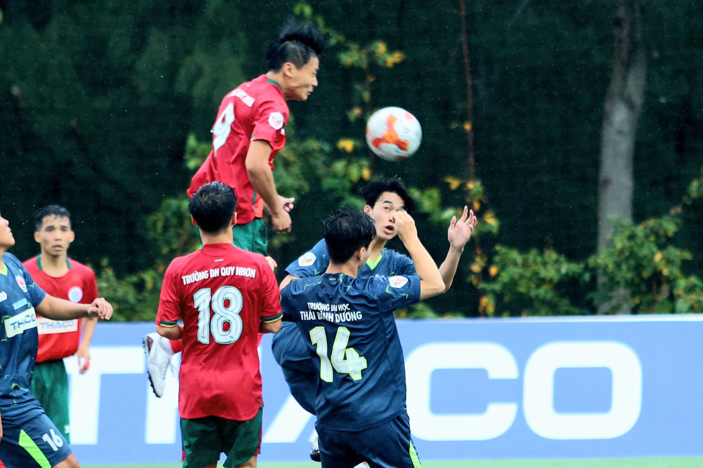 Trường ĐH Quy Nhơn 5-0 Trường ĐH Đà Lạt: Tân binh vào chung kết- Ảnh 1.