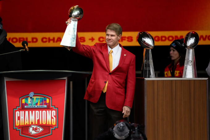 Clark Hunt, 60 tuổi, trở thành chủ tịch kiêm giám đốc điều hành của đội bóng Kansas City Chiefs vào năm 2005. Cha của ông, Lamar Hunt, là người sáng lập đội vào năm 1960. Ảnh: AP