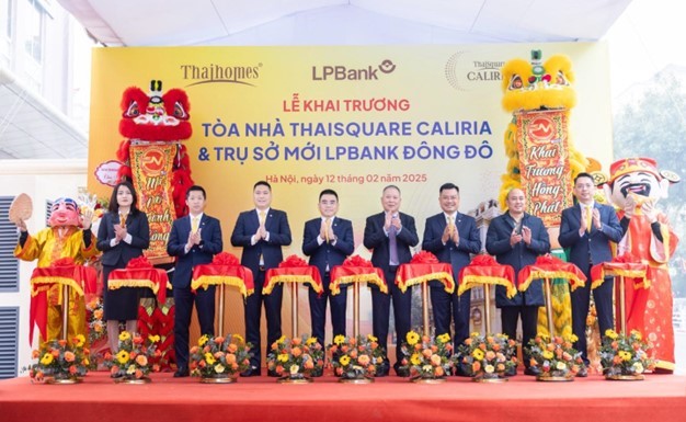 Đại diện LPBank và Thaihomes thực hiện nghi thức cắt băng khánh thành dự án. Ảnh: Thaihomes