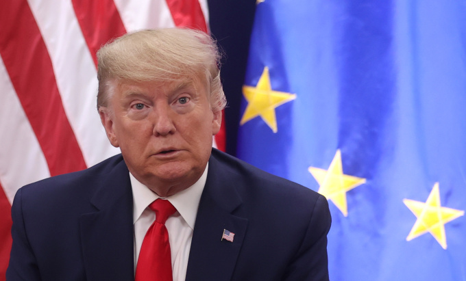 Ông Donald Trump tham dự cuộc họp song phương với Chủ tịch Ủy ban Châu Âu Ursula von der Leyen trong cuộc họp thường niên lần thứ 50 của Diễn đàn Kinh tế Thế giới (WEF) tại Davos, Thụy Sĩ, ngày 21/1/2020. Ảnh: Reuters