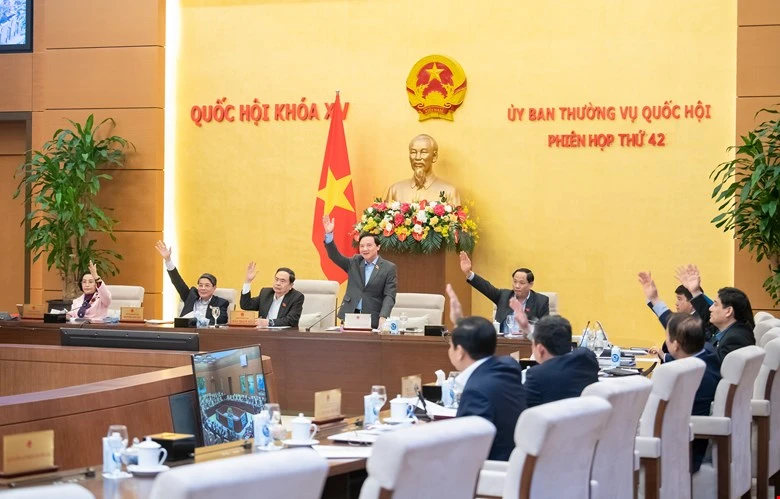 UBTVQH-bieu-quyet-thong-qua-cac-nghi-quyet-de-thi-hanh-Luat-To-chuc-TAND-2024.jpg