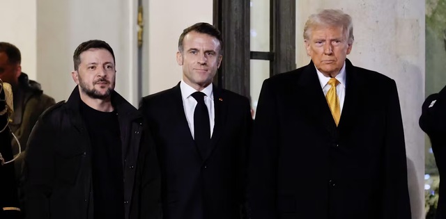 Tổng thống Mỹ Donald Trump (phải) gặp Tổng thống Pháp Emmanuel Macron (giữa) và Tổng thống Ukraine Volodymyr Zelensky cuối năm 2024. Ảnh: Tân Hoa Xã/Alamy