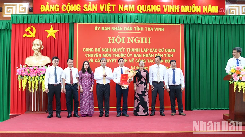 Trà Vinh công bố quyết định về tổ chức bộ máy, cán bộ ảnh 2