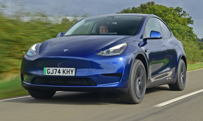 Tesla Model Y - xe điện bán chạy nhất Anh trong 2024. Ảnh: Carbuyer