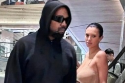 Vợ Kanye West mặc đồ 'như đi ngủ' khi shopping ở Tokyo