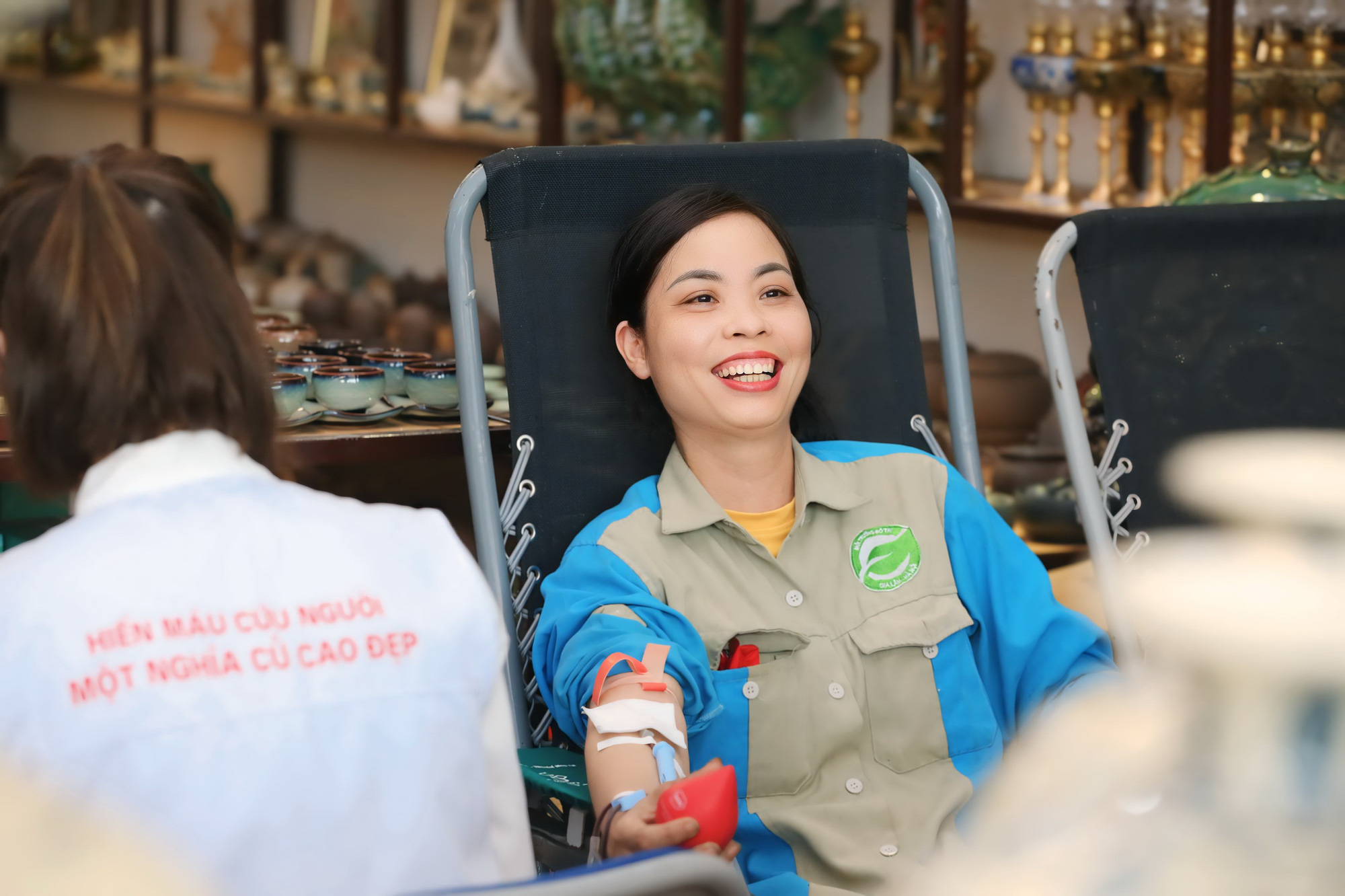 Xuan hong tren que gom Nhung ngan trai tim danh