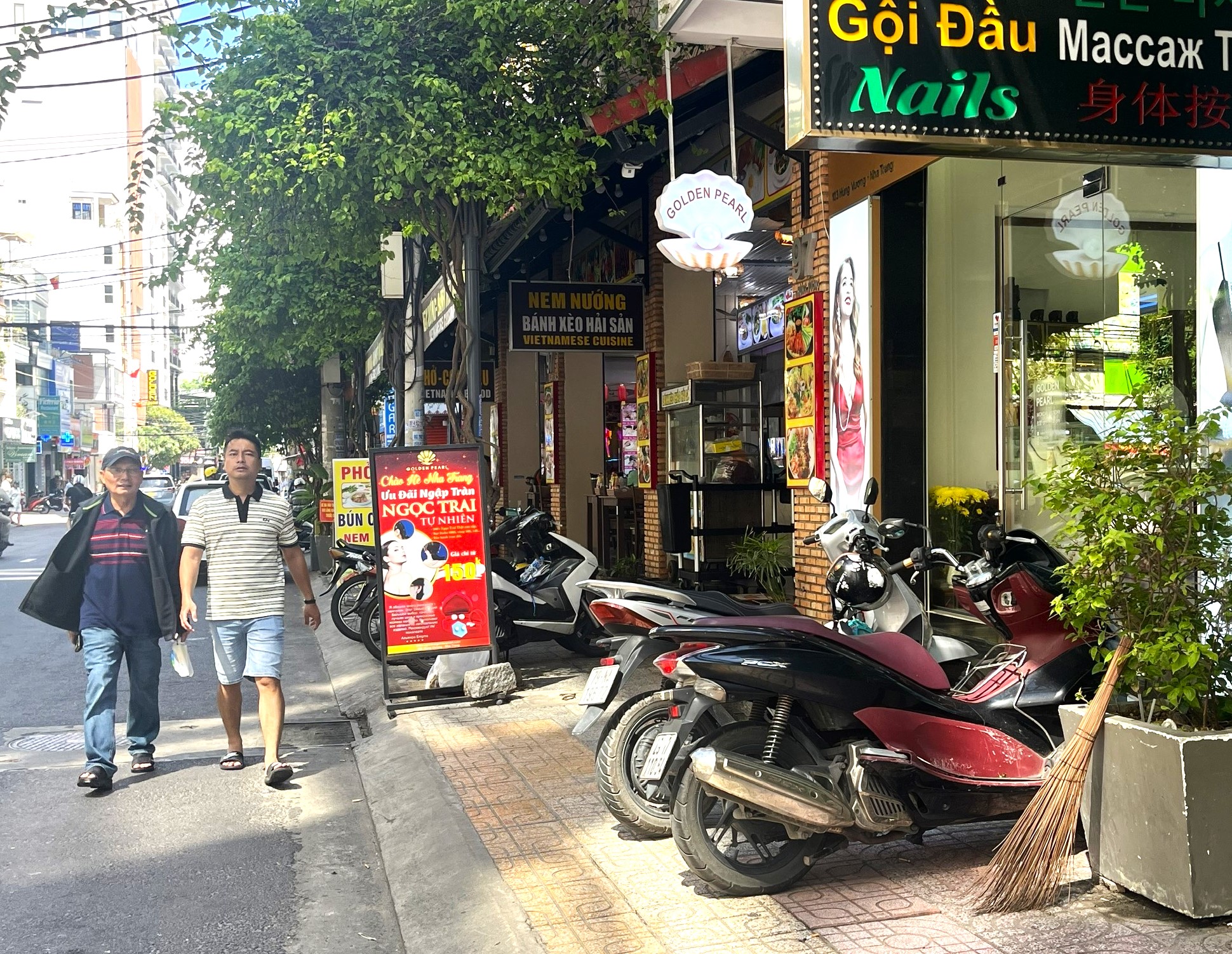 Vỉa hè 'có cũng như không' ở Nha Trang: Gọi cho chính quyền lại nghe điệp khúc 'sẽ xử lý' - Ảnh 8.