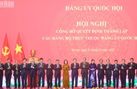 Bí thư Đảng ủy Quốc hội, Chủ tịch Quốc hội Trần Thanh Mẫn cùng các đại biểu với 11 đồng chí Bí thư các Đảng bộ trực thuộc. 