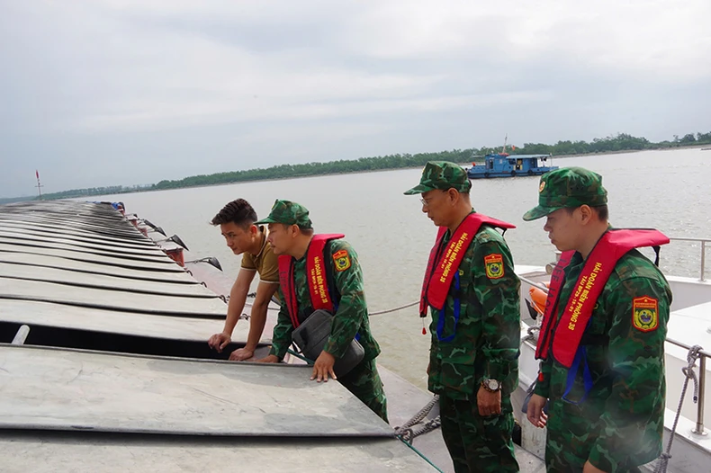 Đấu tranh với tội phạm trên tuyến biên giới biển ảnh 2