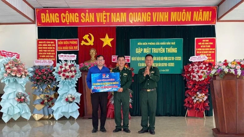 Sôi nổi các hoạt động kỷ niệm ngày truyền thống của Bộ đội Biên phòng tỉnh Đắk Lắk ảnh 4