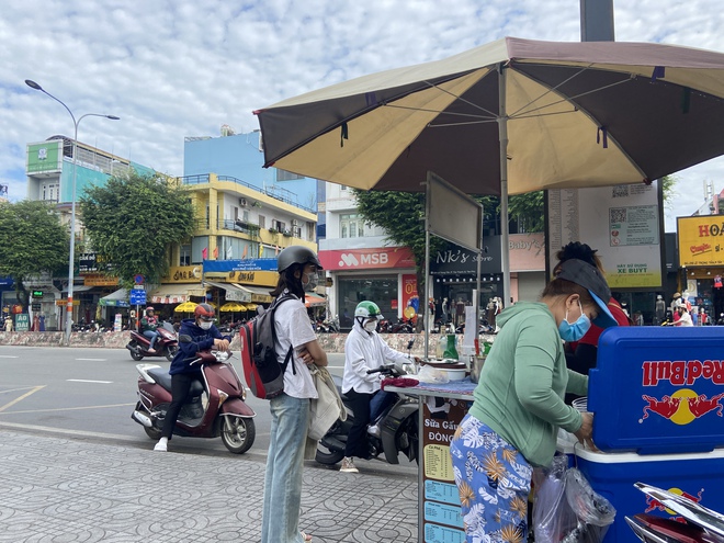 Xe cà phê nhỏ của hai mẹ con và điều kỳ diệu giữa lòng Sài Gòn: "Thôi cứ cho đi, đã cái nư của mình đã" - Ảnh 3.