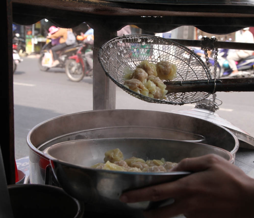 Ở Sài Gòn có tiệm hủ tiếu hơn 60 năm “không ngủ”, công thức chỉ được truyền cho phụ nữ, không ngày nào vắng khách - 5