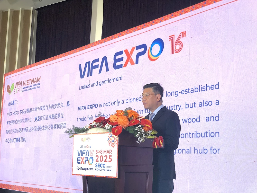 vifa-expo-2025-ong-nguyen-van-dung-pct-tphcm.jpg