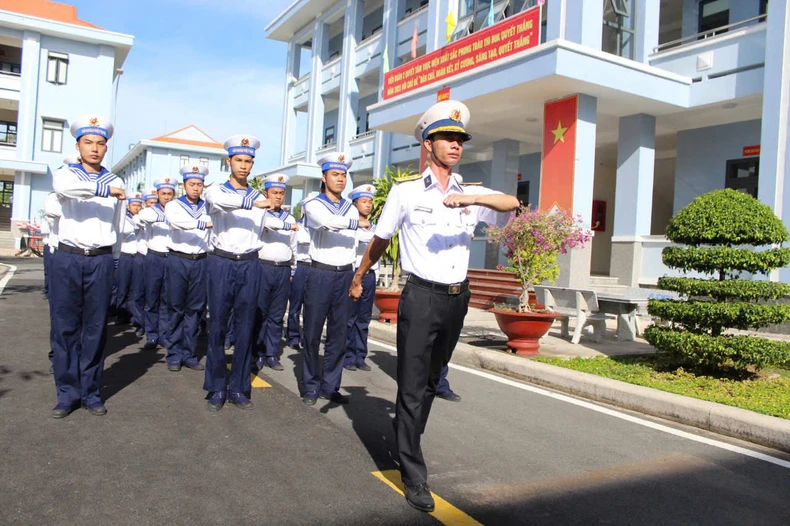 Một ngày với chiến sĩ mới Hải quân ảnh 6