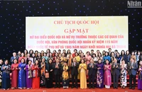 Chủ tịch Quốc hội Trần Thanh Mẫn cùng các Phó Chủ tịch Quốc hội và các đại biểu tại cuộc gặp mặt.