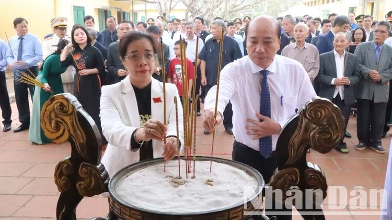 Đắk Lắk dâng hương tưởng niệm các chiến sĩ cách mạng hy sinh tại Nhà đày Buôn Ma Thuột ảnh 2