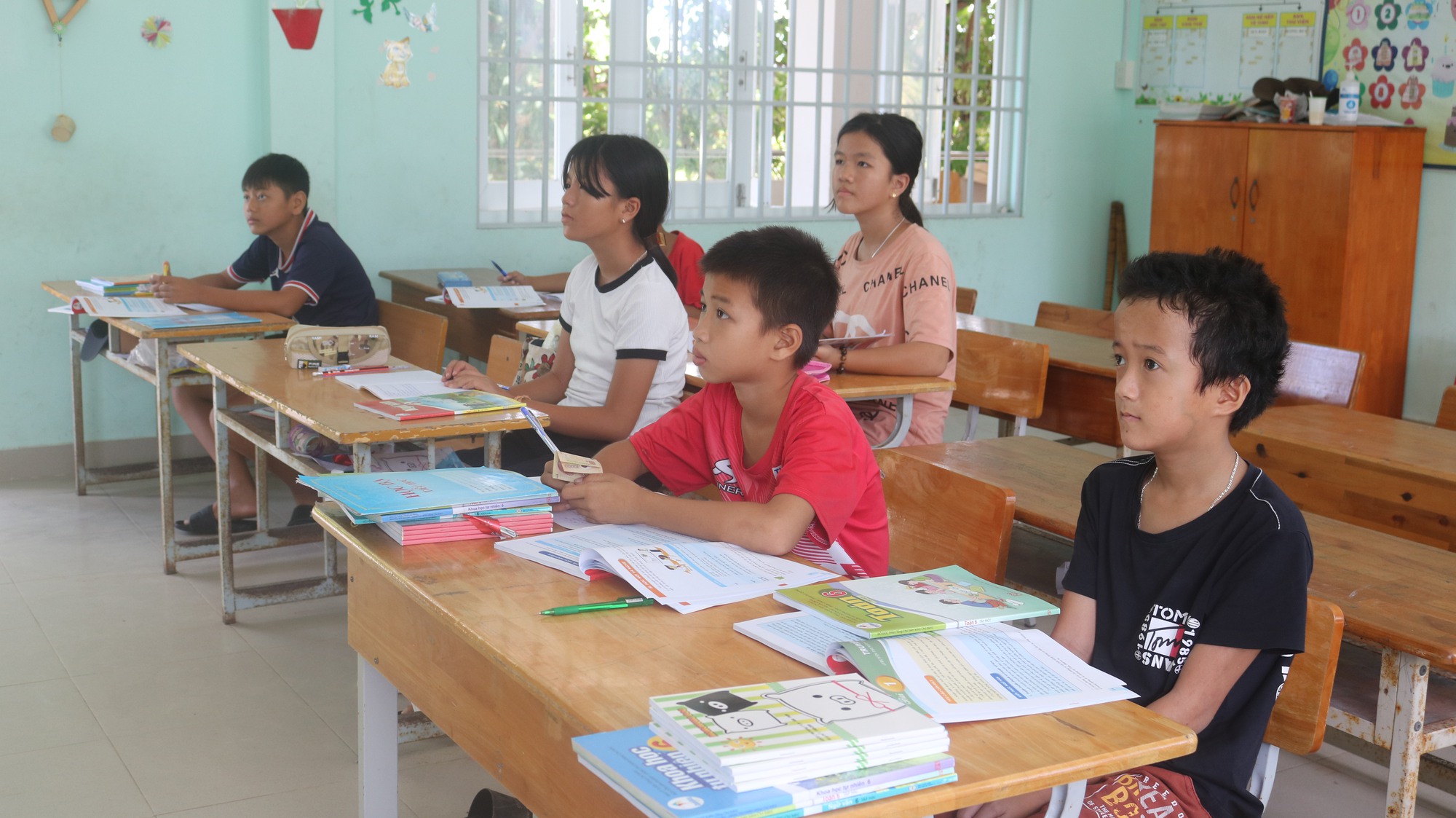 CUỘC THI VIẾT “CHỦ QUYỀN QUỐC GIA BẤT KHẢ XÂM PHẠM”: Tình nguyện mang chữ ra đảo xa - Ảnh 2.