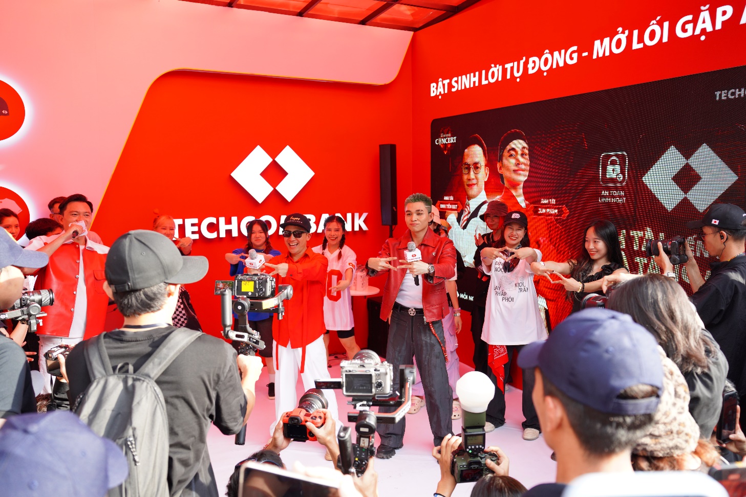 Techcombank công bố cách “săn vé” concert Anh Trai Vượt Ngàn Chông Gai vào tháng 3.2025- Ảnh 4.