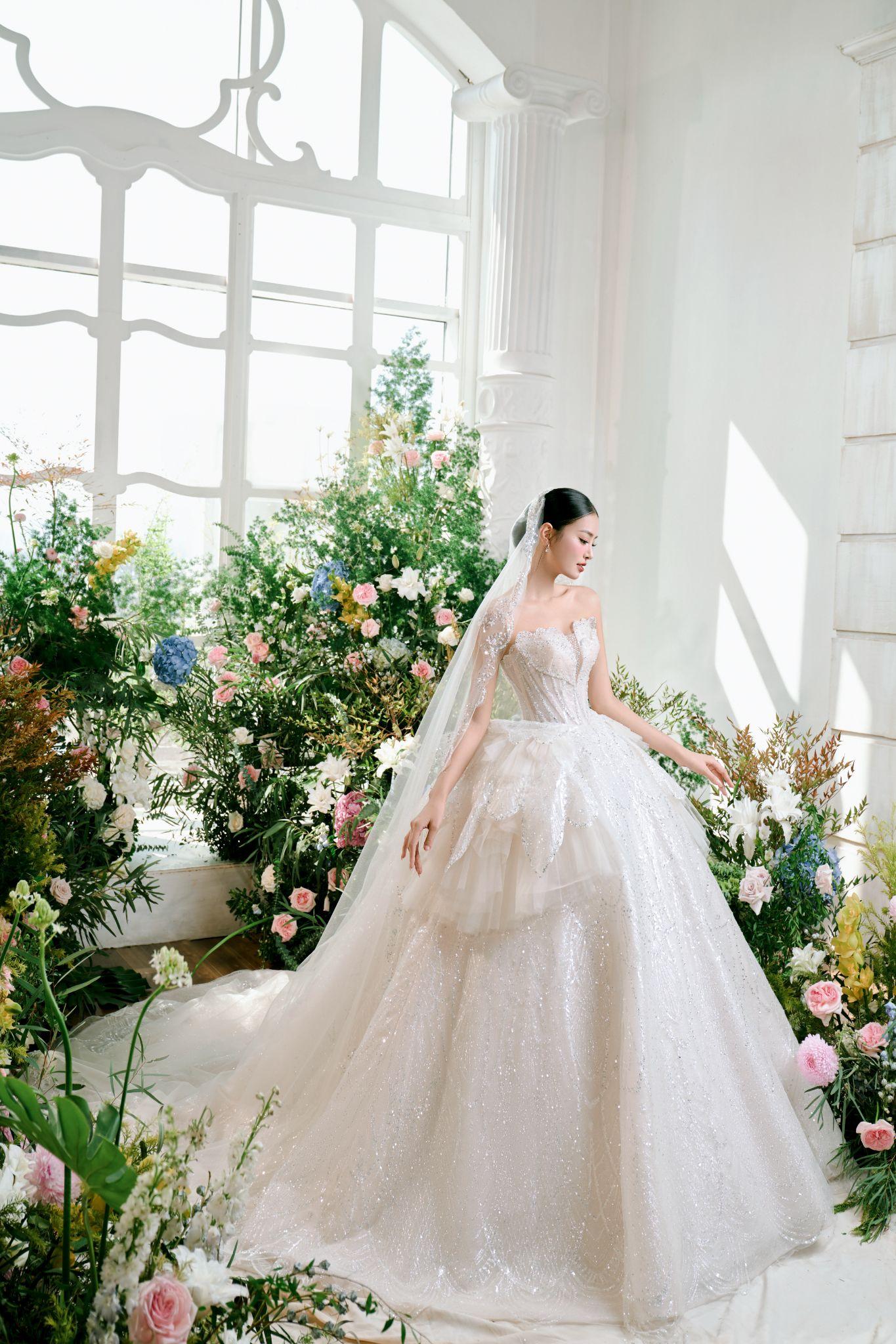 White Rose Bridal - Bộ sưu tập váy cưới cao cấp kết hợp cùng Á hậu Bùi Khánh Linh, nâng tầm giấc mơ cô dâu Việt- Ảnh 3.