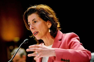 Bộ trưởng Thương mại Mỹ - bà Gina Raimondo. Ảnh: REUTERS