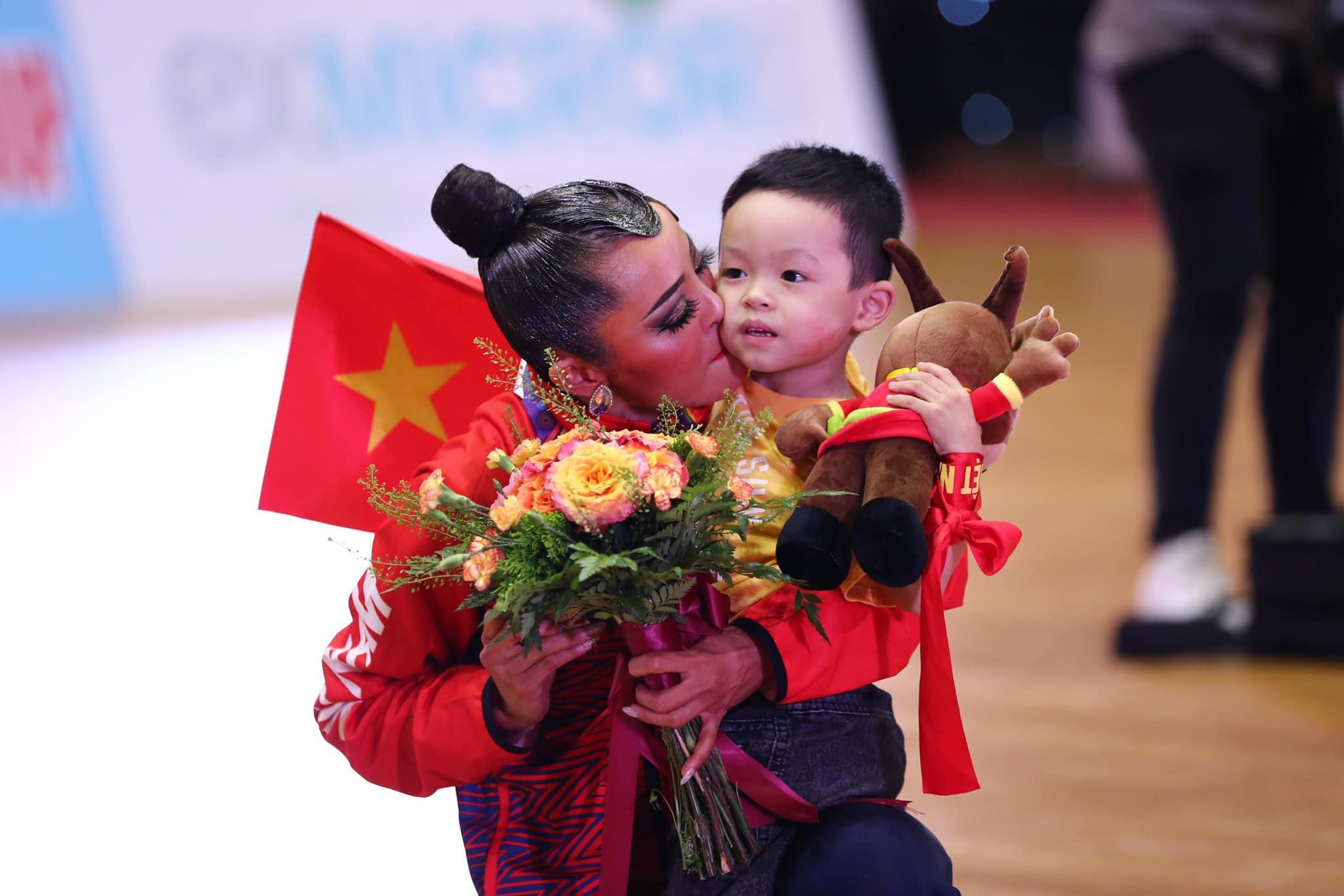 Thu Hương chấp nhận làm mẹ đơn thân để theo đuổi đam mê dancesport.