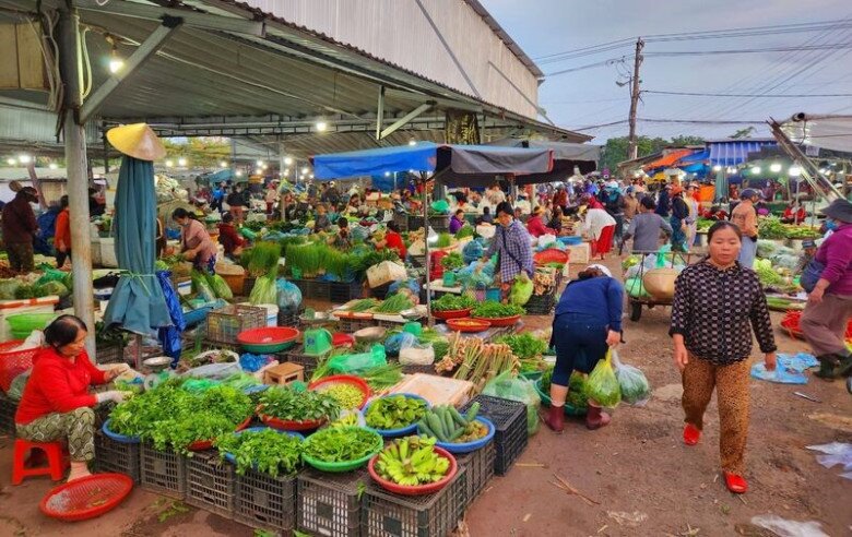 Giữa lòng Bình Dương có khu chợ sầm uất bậc nhất, lúc nào cũng đông đúc vì giá siêu rẻ - 4