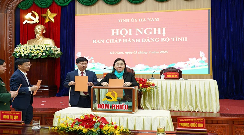 Ban Chấp hành Đảng bộ tỉnh Hà Nam bầu chức danh Bí thư Tỉnh ủy nhiệm kỳ 2020-2025 ảnh 1