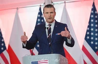 Bộ trưởng Quốc phòng Mỹ Pete Hegseth phát biểu trong cuộc họp báo tại Ba Lan, ngày 14/2/2025. (Ảnh: PAP/TTXVN)