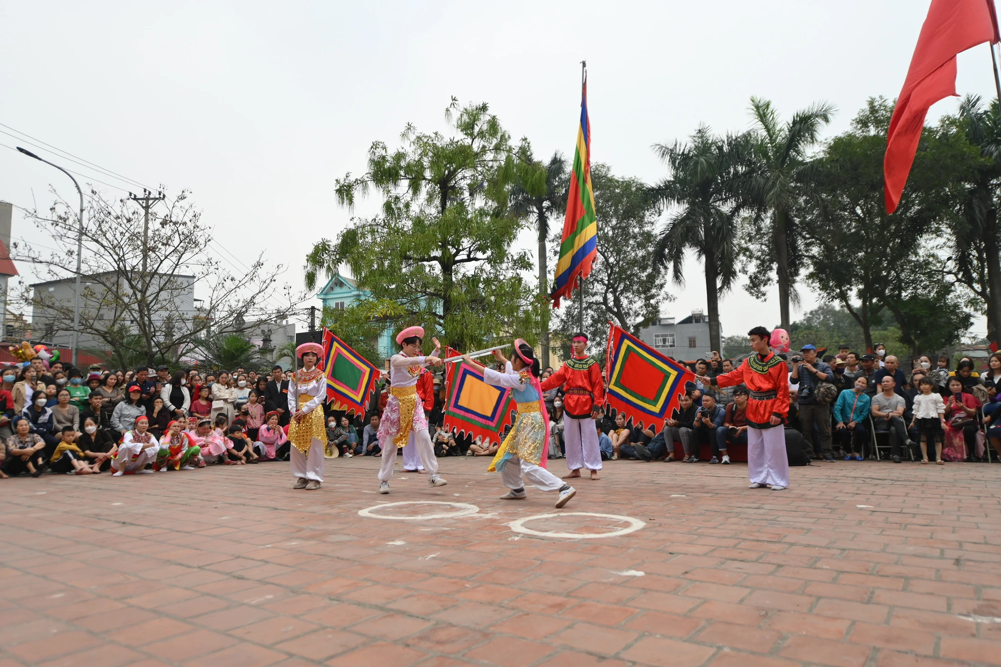 Lễ hội kén rể ở Hà Nội là để tưởng nhớ công lao của vị nữ tướng Lê Hoa từng theo Hai Bà Trưng ra trận.