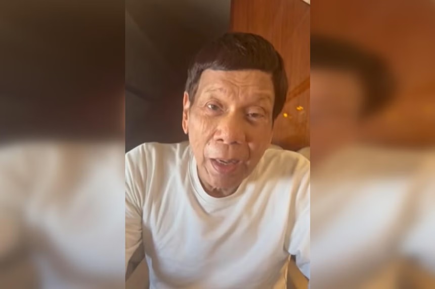 Cựu tổng thống Philippines Rodrigo Duterte đã chia sẻ một video khi ông chuẩn bị hạ cánh xuống Hà Lan. Ảnh: Facebook