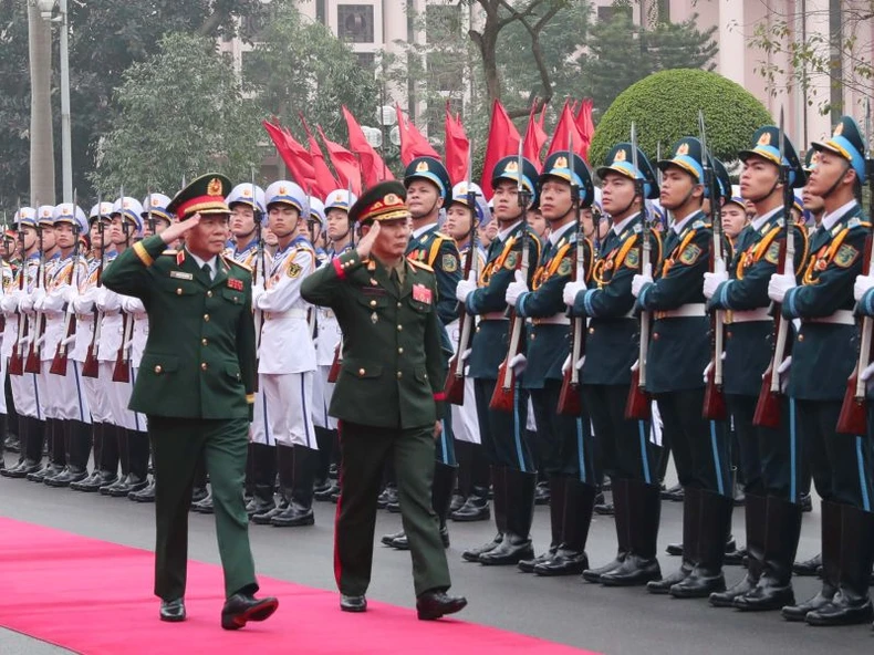 Đại tướng Nguyễn Tân Cương hội đàm với Tổng Tham mưu trưởng Quân đội nhân dân Lào ảnh 1