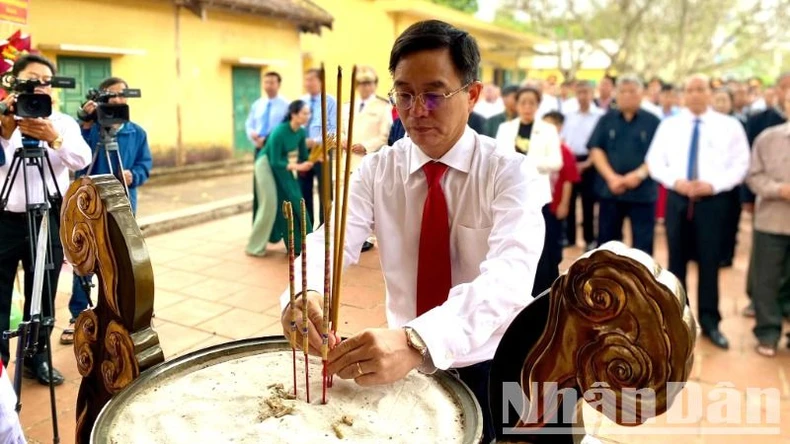 Đắk Lắk dâng hương tưởng niệm các chiến sĩ cách mạng hy sinh tại Nhà đày Buôn Ma Thuột ảnh 1