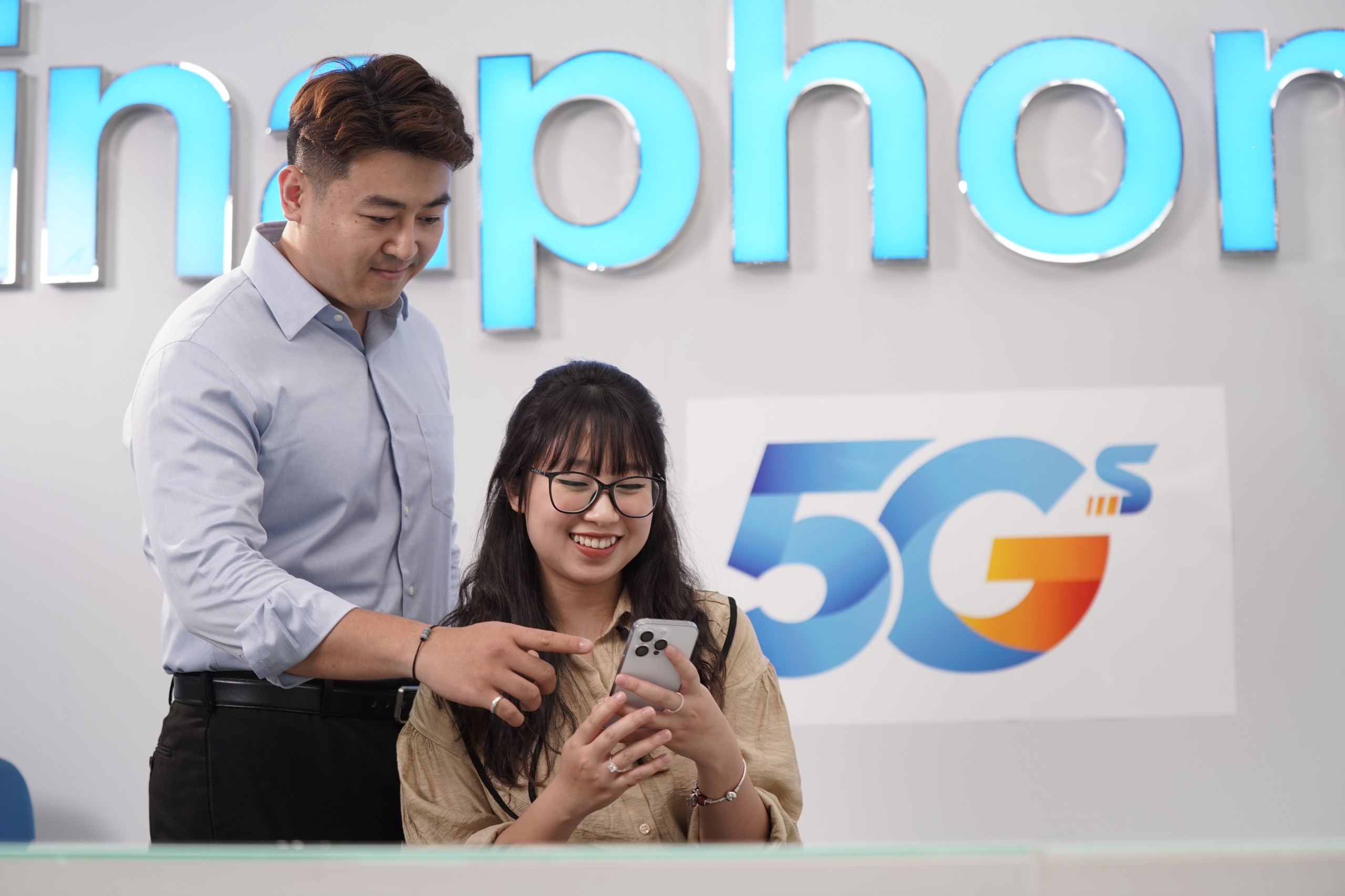 Khách hàng được trải nghiệm miễn phí VinaPhone 5G mượt mà siêu tốc độ