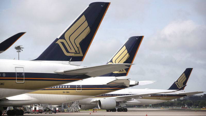 Các nhà khoa học đưa ra nhiều lời giải thích xoay quanh sự cố hàng không của Singapore Airlines - Ảnh: CNN