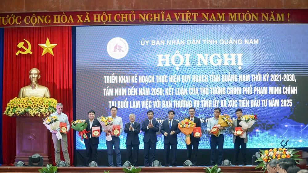 'Đại bàng' cam kết rót ngàn tỉ vào Quảng Nam