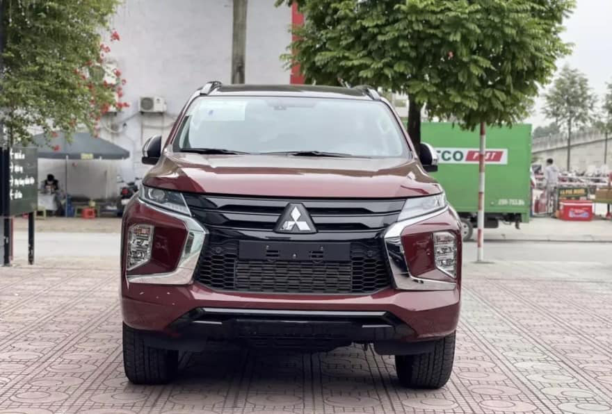 Tin tức giá xe: Mitsubishi Pajero Sport dọn kho, giá còn từ 920 triệu, chỉ ngang Ford Territory  - Ảnh 1.