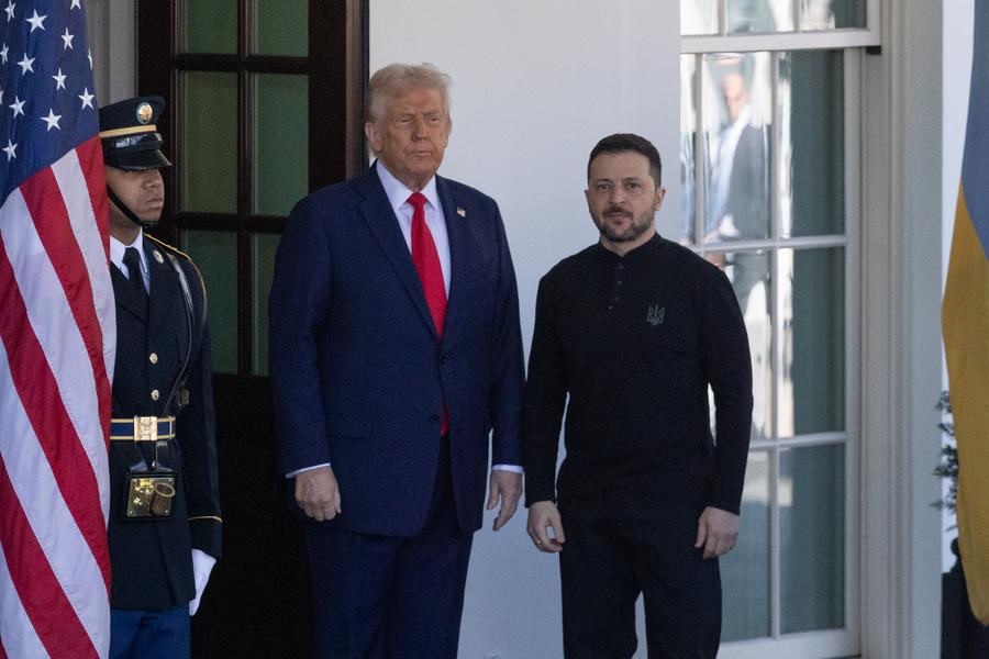 Tổng thống Mỹ Donald Trump chào đón Tổng thống Ukraine Volodymyr Zelensky tại Nhà Trắng hồi tháng 2. Ảnh: Tân Hoa Xã