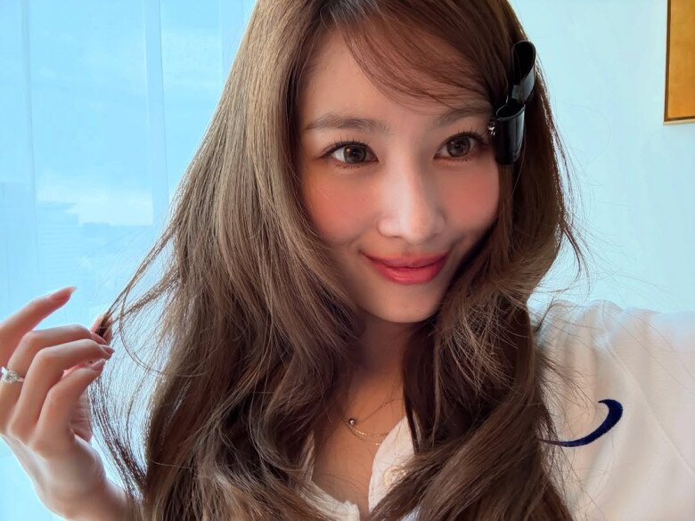 10 kiểu tóc hot nhất mùa Thu Đông 2025 dễ chăm lại khiến tóc trông dày, tôn ngũ quan hài hòa, nhìn là muốn cắt ngay 2 10 kiểu tóc hot nhất mùa Thu Đông 2025 dễ chăm lại khiến tóc trông dày, tôn ngũ quan hài hòa, nhìn là muốn cắt ngay - 2