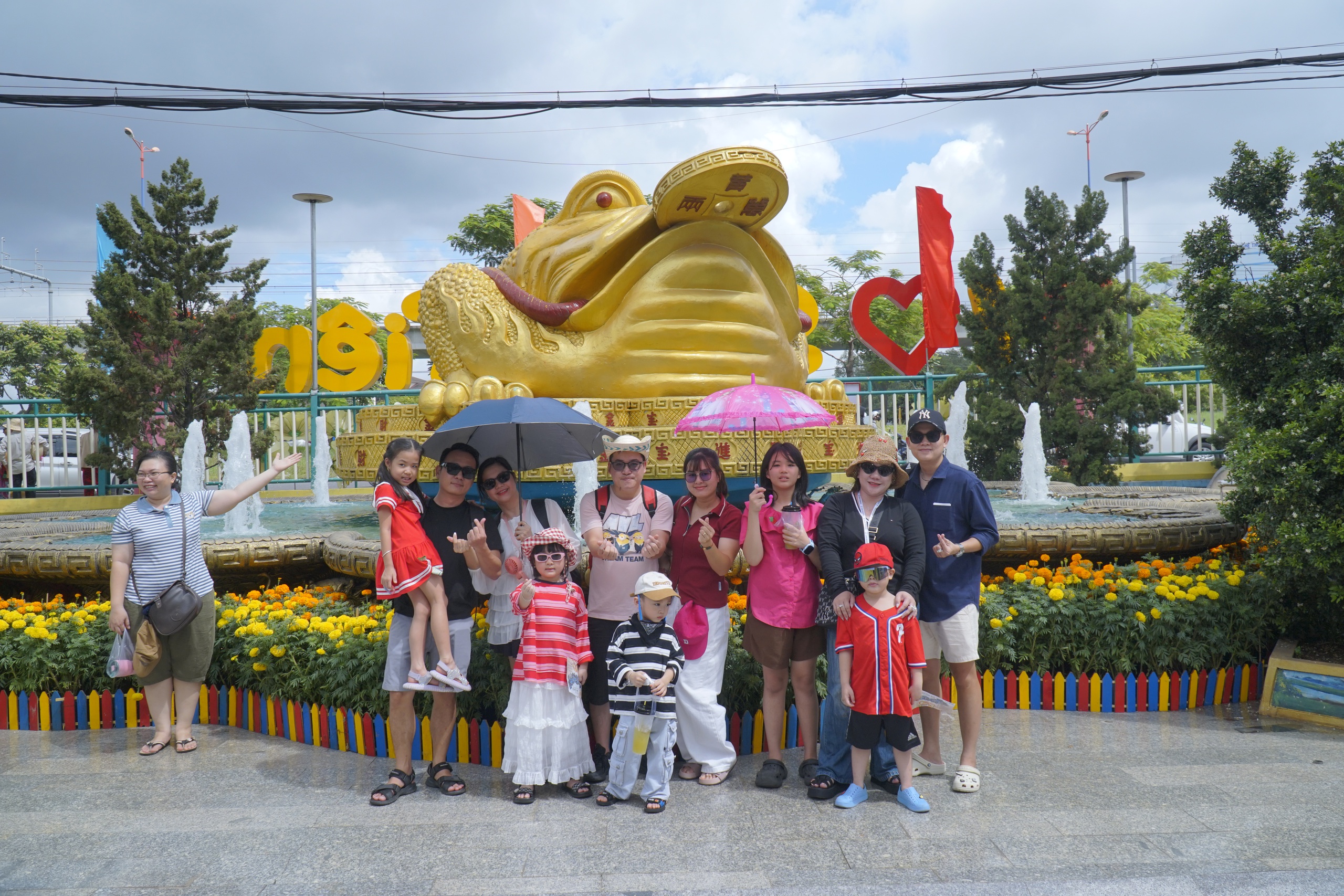 Lễ 2-9, nhiều điểm đến ở TP HCM nhộn nhịp khách du lịch- Ảnh 4.