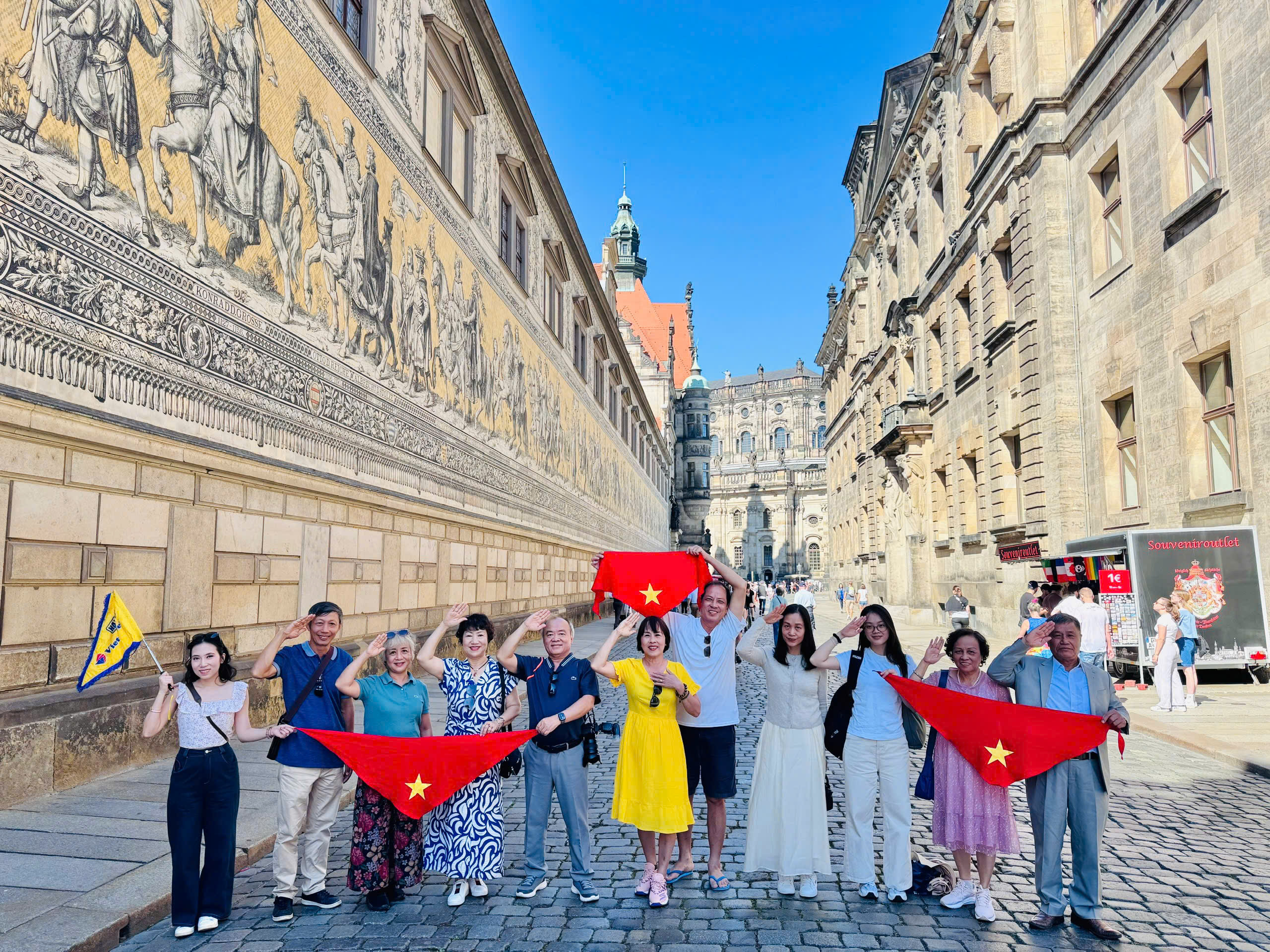 Lễ 2-9, nhiều điểm đến ở TP HCM nhộn nhịp khách du lịch- Ảnh 13.