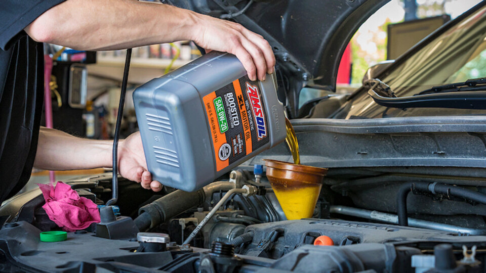 Rủi ro khi thay dầu động cơ không đúng chuẩn cho xe hybrid - Ảnh 2. Rủi ro khi thay dầu động cơ không đúng chuẩn cho xe hybrid - Ảnh 2.