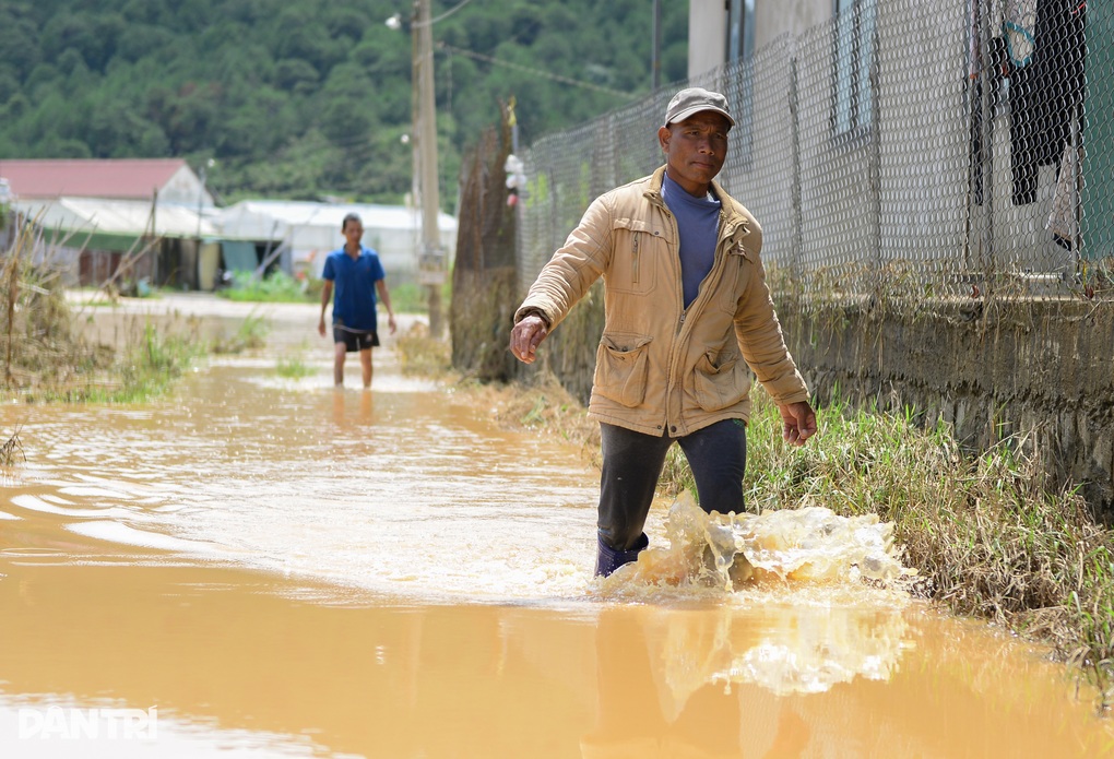 Người dân Lâm Đồng bàng hoàng chạy lũ giữa khuya - 3