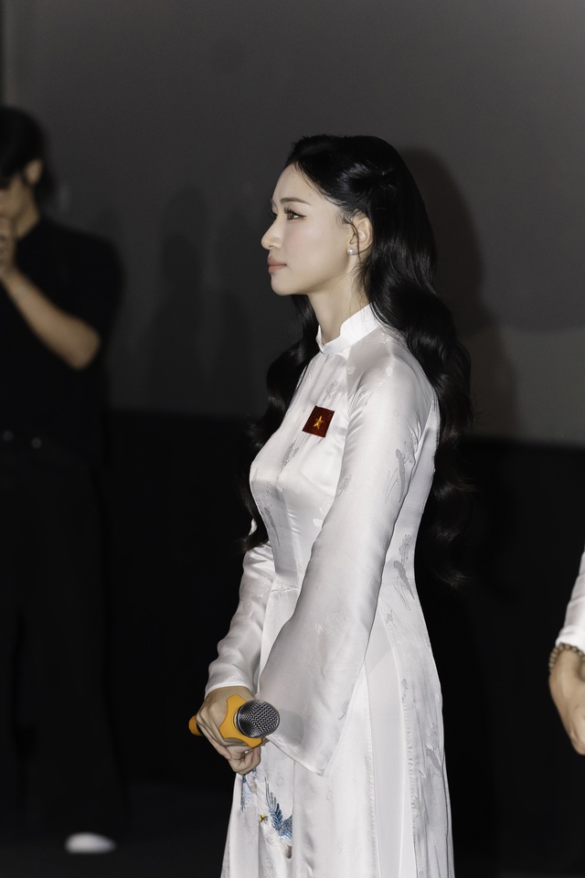 Hòa Minzy kết hợp nhạc sĩ tỷ view tung MV hoành tráng như phim, xem đến đâu khóc đến đó- Ảnh 9. Hòa Minzy kết hợp nhạc sĩ tỷ view tung MV hoành tráng như phim, xem đến đâu khóc đến đó- Ảnh 9.