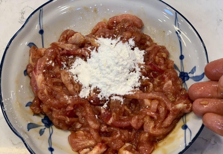 Không ngờ thịt lợn xào với lá này trở thành món ngon, còn bổ cả gan, thận - 2