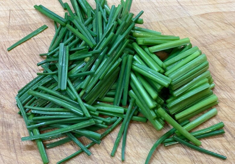 Không ngờ thịt lợn xào với lá này trở thành món ngon, còn bổ cả gan, thận - 4