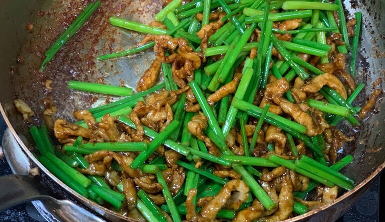 Không ngờ thịt lợn xào với lá này trở thành món ngon, còn bổ cả gan, thận - 6